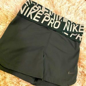 Nike Pro Intertwist shorts - Dark Green